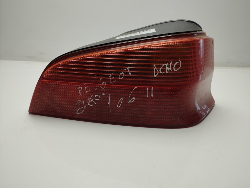 Recambio de piloto trasero derecho para peugeot 106 (s1) 1.1 referencia OEM IAM 635184  