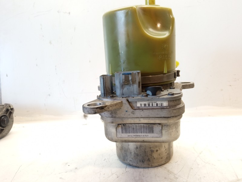 Recambio de bomba direccion para volvo v50 familiar 1.8 f kinetic referencia OEM IAM 30748170 30748170 V29150267VP
