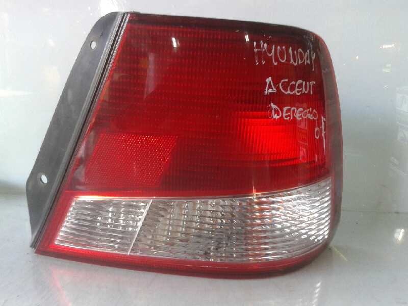 Recambio de piloto trasero derecho para hyundai accent (lc) gl 4p referencia OEM IAM 9240225220  