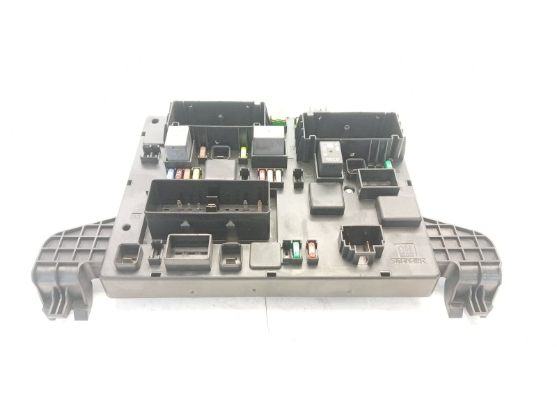 Recambio de caja reles / fusibles para opel astra j (p10) 2.0 cdti (68) referencia OEM IAM 13302301  