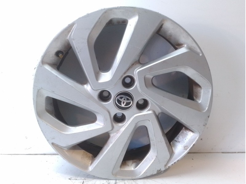 Recambio de llanta para toyota aygo referencia OEM IAM 426110H070  