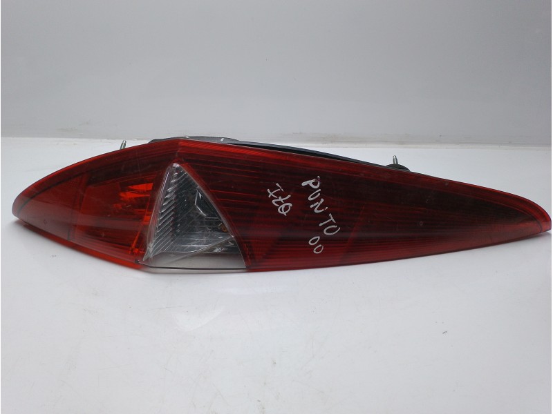 Recambio de piloto trasero izquierdo para fiat punto berlina (188) 1.2 16v cat referencia OEM IAM 517214790  