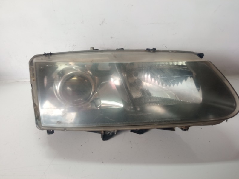Recambio de faro derecho para renault avantime 3.0 v6 referencia OEM IAM 6025406466 7701049855 