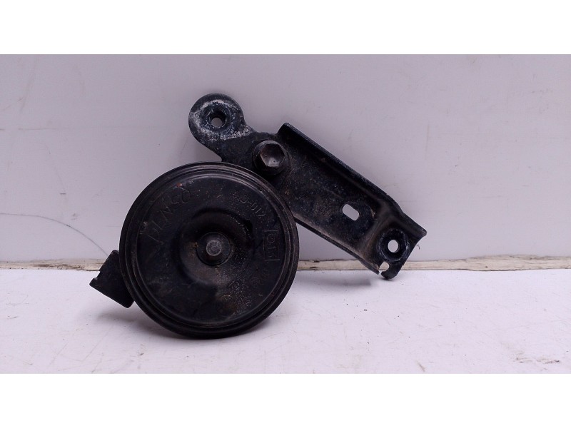 Recambio de claxon para toyota yaris 1.5 16v cat referencia OEM IAM 865200D050  