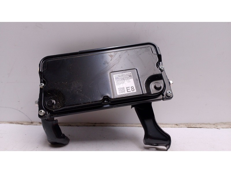 Recambio de centralita motor uce para toyota yaris 1.5 16v cat referencia OEM IAM 89661K0082  mb2830002151
