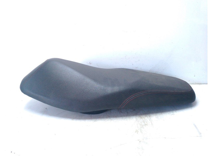 Recambio de asiento para sym symphony 125 referencia OEM IAM 77200X43000  