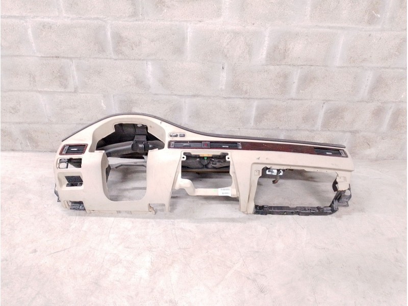 Recambio de salpicadero para volvo v70 familiar 2.4 (125kw) referencia OEM IAM 39985188 30721035 