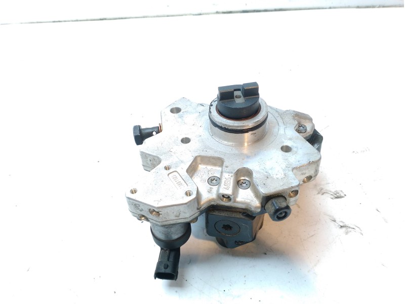 Recambio de bomba inyeccion para kia carens 2.0 crdi referencia OEM IAM 3310027400  