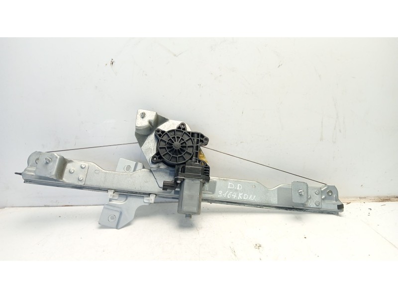 Recambio de elevalunas delantero derecho para dacia duster ambiance 4x2 referencia OEM IAM 8200733828  