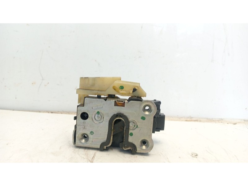 Recambio de cerradura puerta trasera derecha para dacia duster ambiance 4x2 referencia OEM IAM 825029556R  