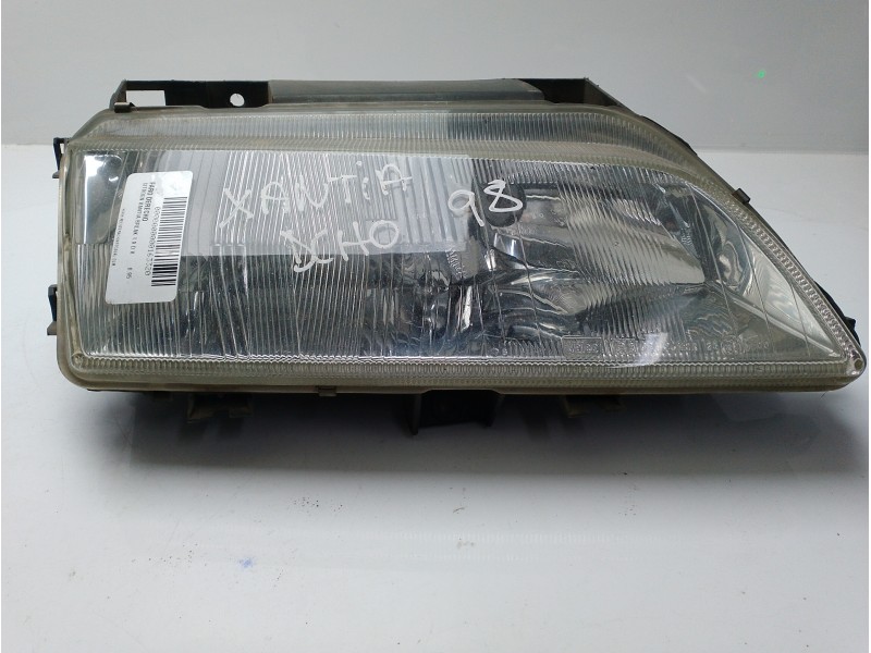 Recambio de faro derecho para citroën xantia break 1.9 sd sx referencia OEM IAM 88205034D  