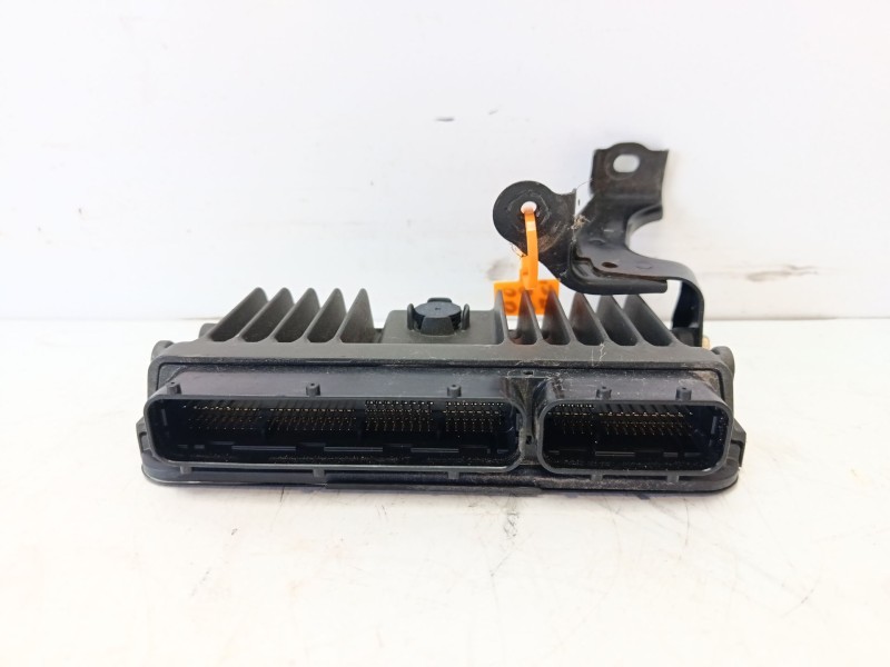 Recambio de centralita motor uce para toyota yaris active referencia OEM IAM 89661K0082  