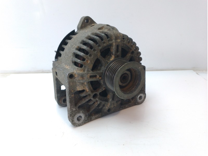 Recambio de alternador para renault megane ii familiar 1.9 dci diesel fap referencia OEM IAM 8200290215  