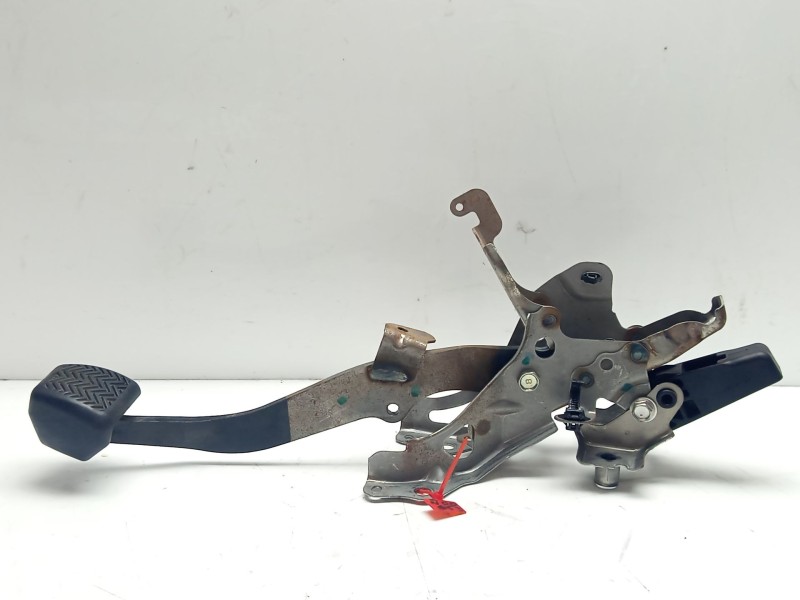 Recambio de pedal embrague para toyota aygo referencia OEM IAM 31380K0010  