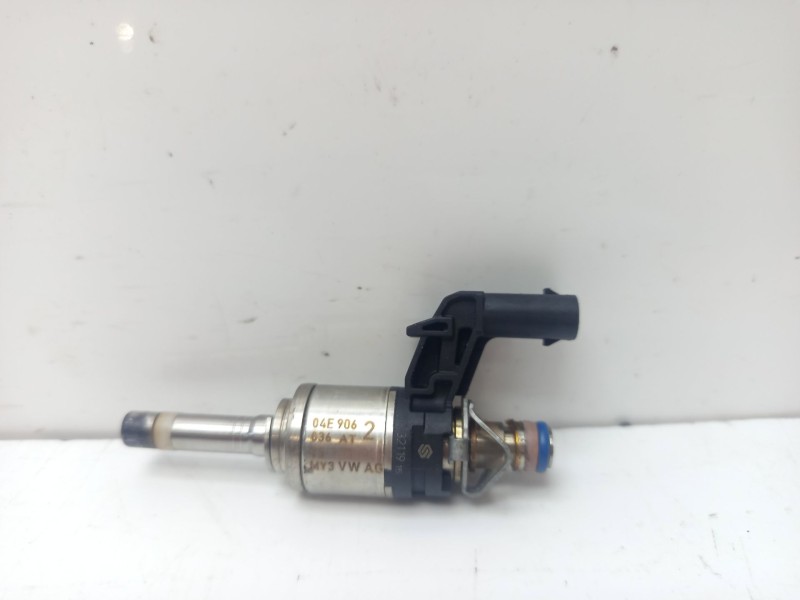 Recambio de inyector para seat arona 1.0 tsi referencia OEM IAM 04E906036AT  