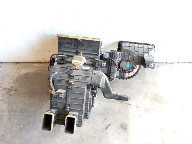 Recambio de calefaccion entera normal para ssangyong rodius xdi limited awd referencia OEM IAM 4709277 6912035224 