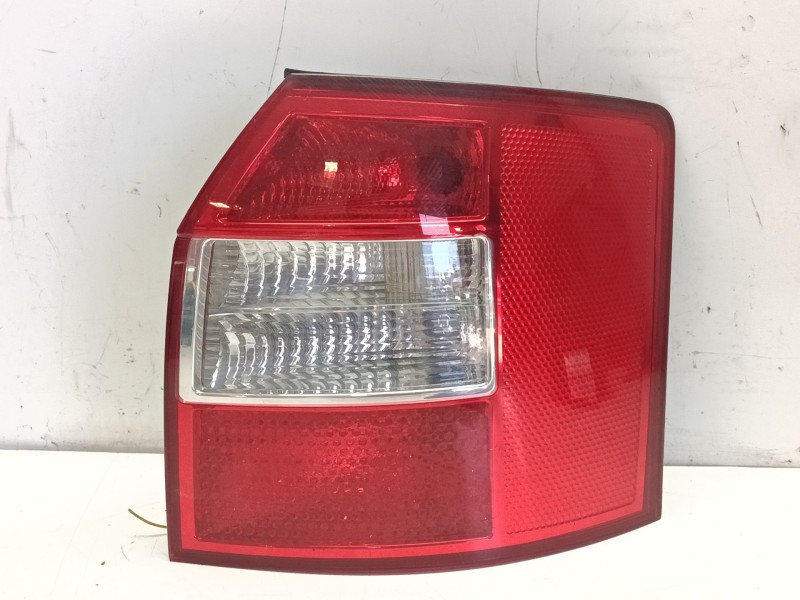 Recambio de piloto trasero derecho para audi a4 avant (8e) 1.9 tdi (96kw) referencia OEM IAM 8E9945096A  