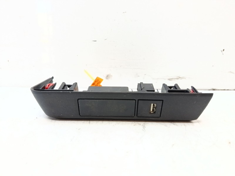 Recambio de moldura para toyota yaris active referencia OEM IAM 554070D070  