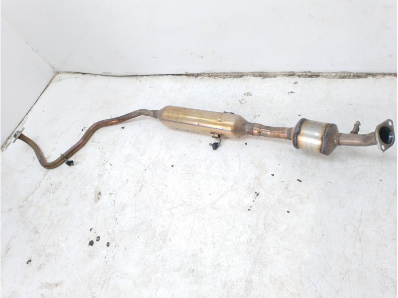 Recambio de tubo escape central para toyota yaris 1.5 16v cat referencia OEM IAM 17410K0100  