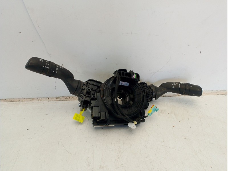 Recambio de mando multifuncion para toyota corolla (e21) referencia OEM IAM 8431902010  