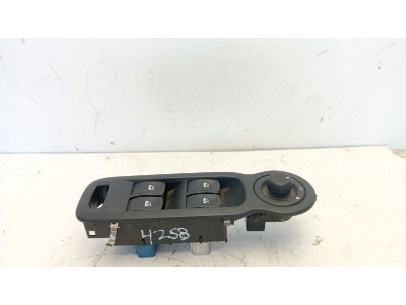 Recambio de mando elevalunas delantero izquierdo para renault modus referencia OEM IAM 8200214939  
