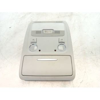 LUZ INTERIOR 8T0947140 