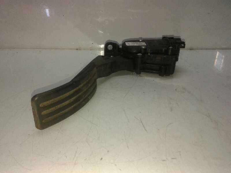 Recambio de potenciometro pedal para dacia duster ambiance 4x2 referencia OEM IAM 8200386506  