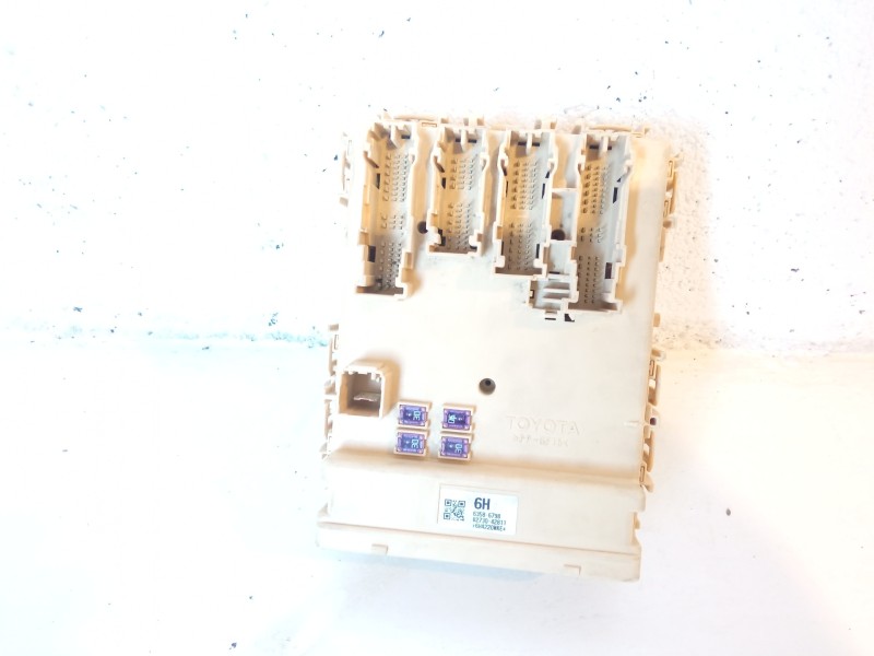 Recambio de caja reles / fusibles para toyota rav 4 advance hybrid referencia OEM IAM 8273042811  