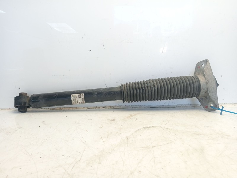 Recambio de amortiguador trasero derecho para hyundai tucson 1.6 cat referencia OEM IAM 55300D7510  