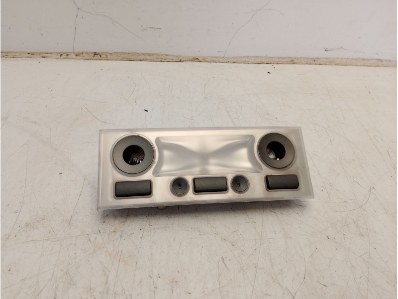 Recambio de luz interior trasera central para bmw 7 (e65, e66, e67) 730 d referencia OEM IAM 63318379699  