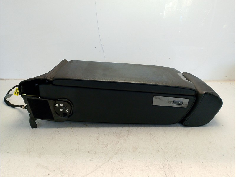 Recambio de apoyabrazos central para bmw 7 (e65, e66, e67) 730 d referencia OEM IAM 51168223315  
