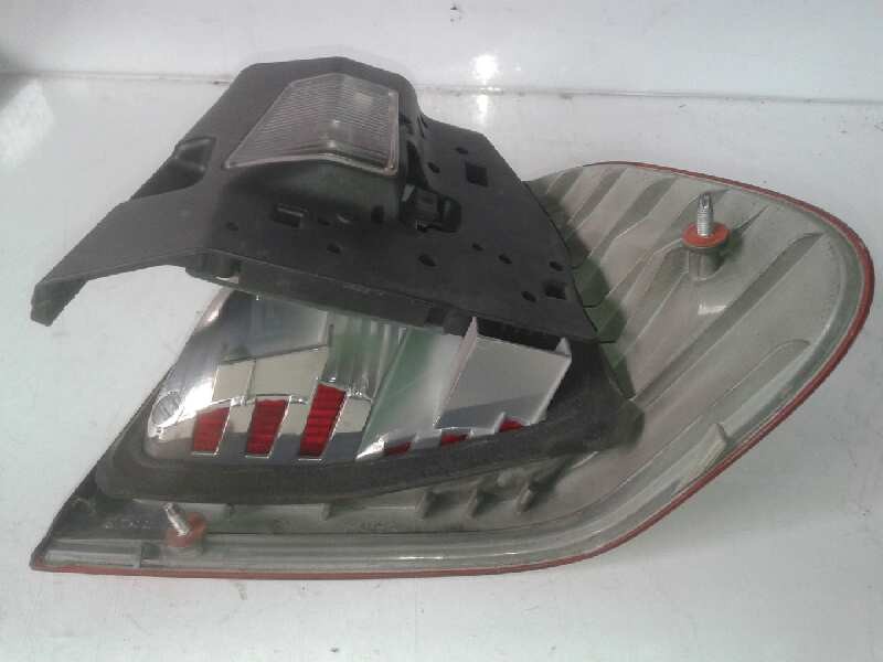 Recambio de piloto trasero izquierdo para bmw serie 3 berlina (e46) 320d referencia OEM IAM 8364921  