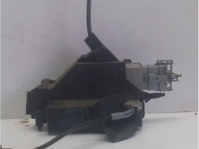 Recambio de cerradura puerta trasera derecha para citroën c4 berlina collection referencia OEM IAM 9138J9  