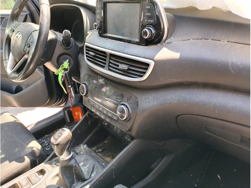 Recambio de salpicadero para hyundai tucson 1.6 cat referencia OEM IAM 84710D7AA0TRY 84711D7AA0TRY 