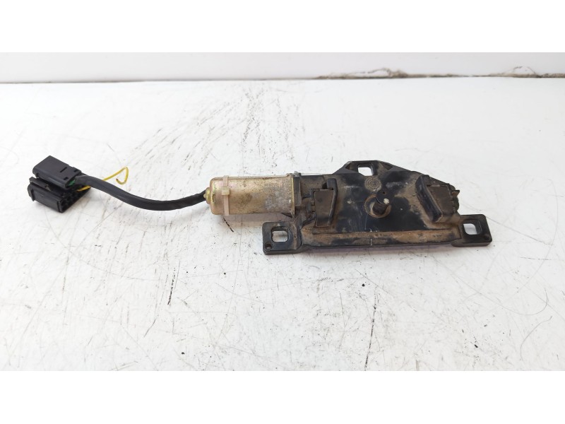 Recambio de cerradura maletero / porton para bmw serie 5 touring (e61) 530d referencia OEM IAM 67107114613  FS578VA