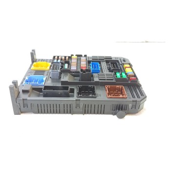 CAJA RELES / FUSIBLES SU001B1678 BSI EL3 9832880280