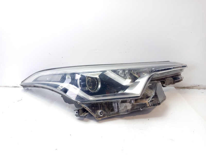 Recambio de faro derecho para toyota c-hr referencia OEM IAM 81130F4030 81110F4031 