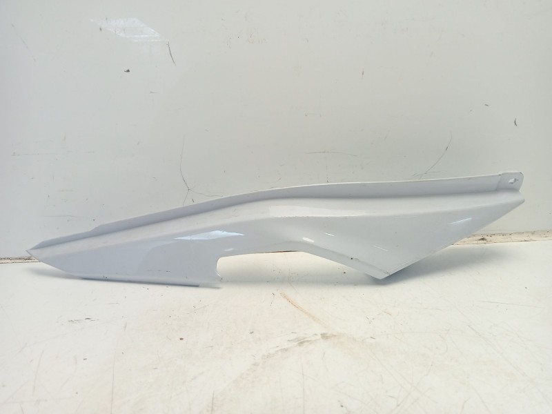 Recambio de moldura para kawasaki versys 650 referencia OEM IAM 360410002  