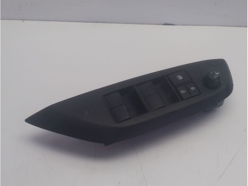 Recambio de mando elevalunas delantero izquierdo para toyota yaris referencia OEM IAM 840400D020  
