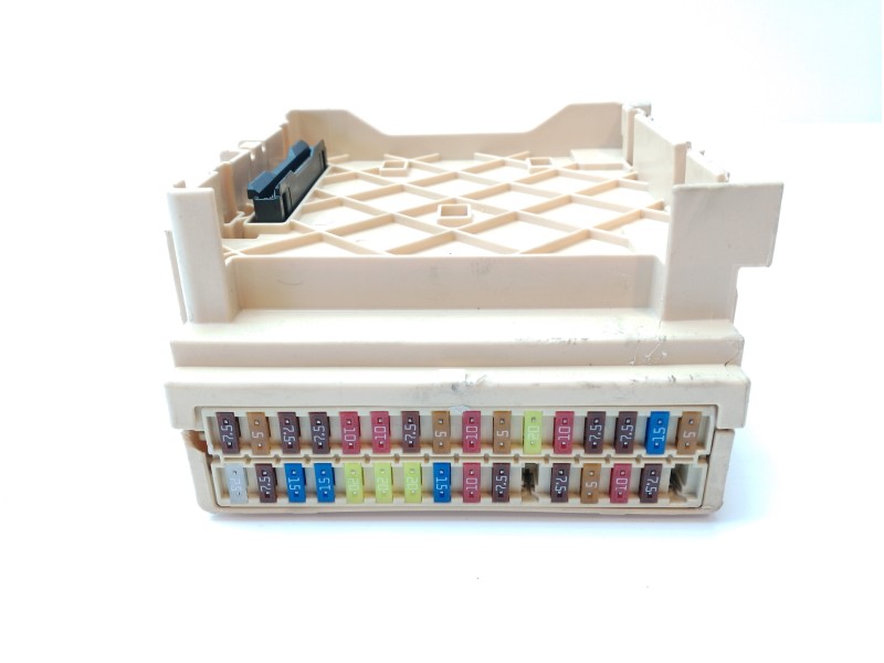 Recambio de caja reles / fusibles para toyota rav 4 advance hybrid referencia OEM IAM 8273042811  