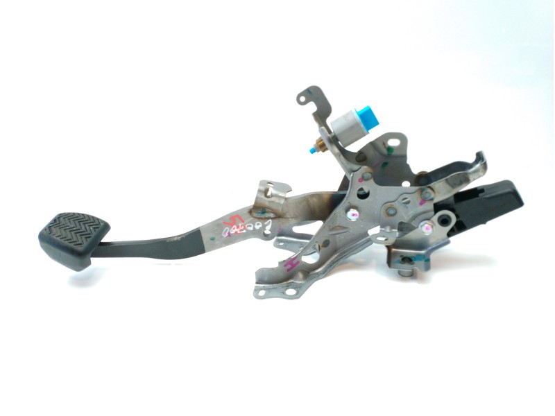 Recambio de pedal freno para toyota yaris hybrid active referencia OEM IAM 47110K0020  