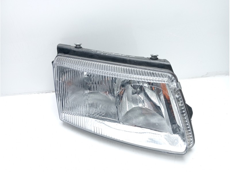 Recambio de faro derecho para volkswagen passat berlina (3b2) comfortline referencia OEM IAM 064411125R  
