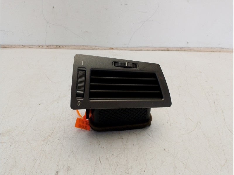 Recambio de rejilla aireadora para toyota yaris cross (mxp_) 1.5 (mxpb10) referencia OEM IAM 64228223333  