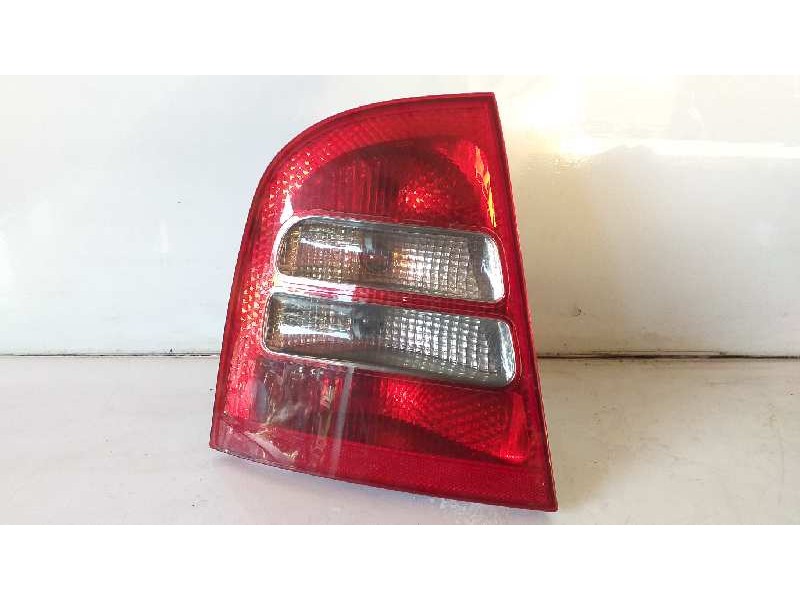 Recambio de piloto trasero izquierdo para skoda octavia berlina (1u2) referencia OEM IAM 1U6945095  