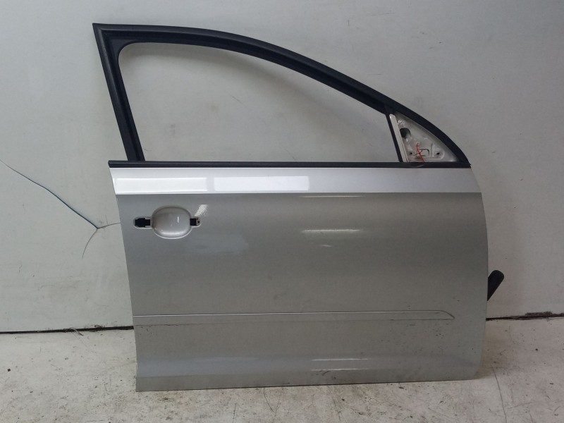 Recambio de puerta delantera derecha para skoda rapid (nh3, nk3, nk6) 1.6 tdi referencia OEM IAM 5JA831052C  
