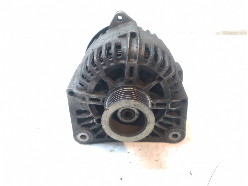 Recambio de alternador para renault megane ii berlina 5p referencia OEM IAM 8200290215  