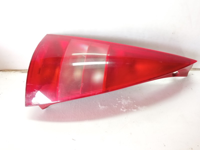 Recambio de piloto trasero izquierdo para citroën c3 1.4 sx plus referencia OEM IAM 16227531  