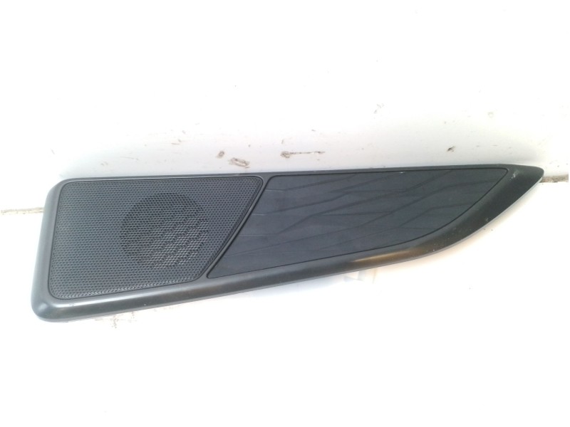 Recambio de molduras traseras para lexus nx ii (_a2_, _h2_) 350h (aazh20) referencia OEM IAM 6770778020C2  