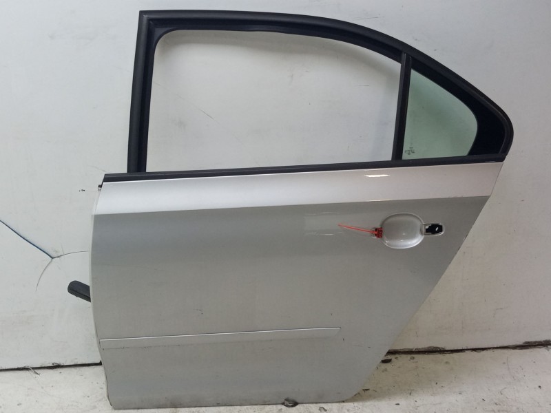 Recambio de puerta trasera izquierda para skoda rapid (nh3, nk3, nk6) 1.6 tdi referencia OEM IAM 5JA833051C  
