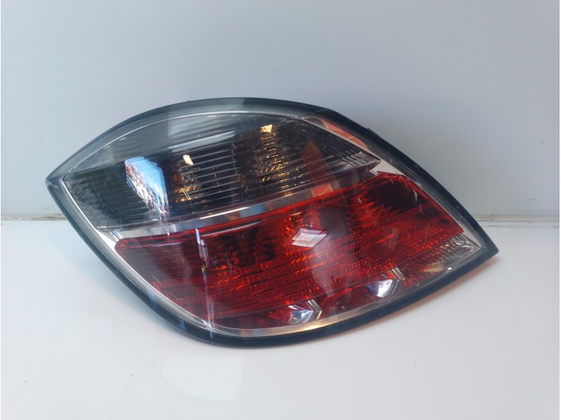 Recambio de piloto trasero izquierdo para opel astra h ber. 1.7 16v cdti referencia OEM IAM 1222355  